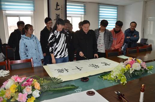 说明: G:\工会工作\书法进校园讲座201812\DSC_5441.JPG